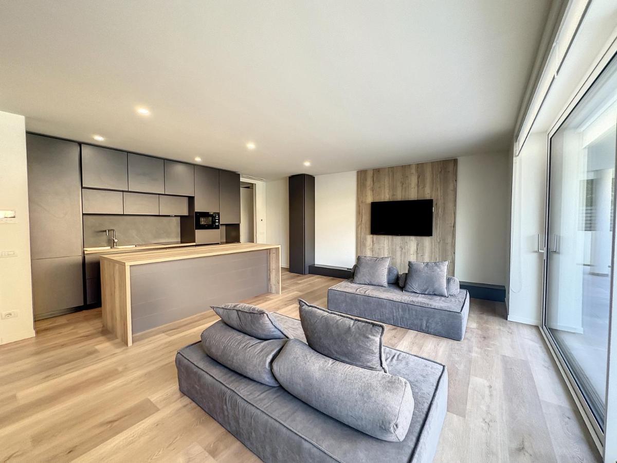Ad Apartment