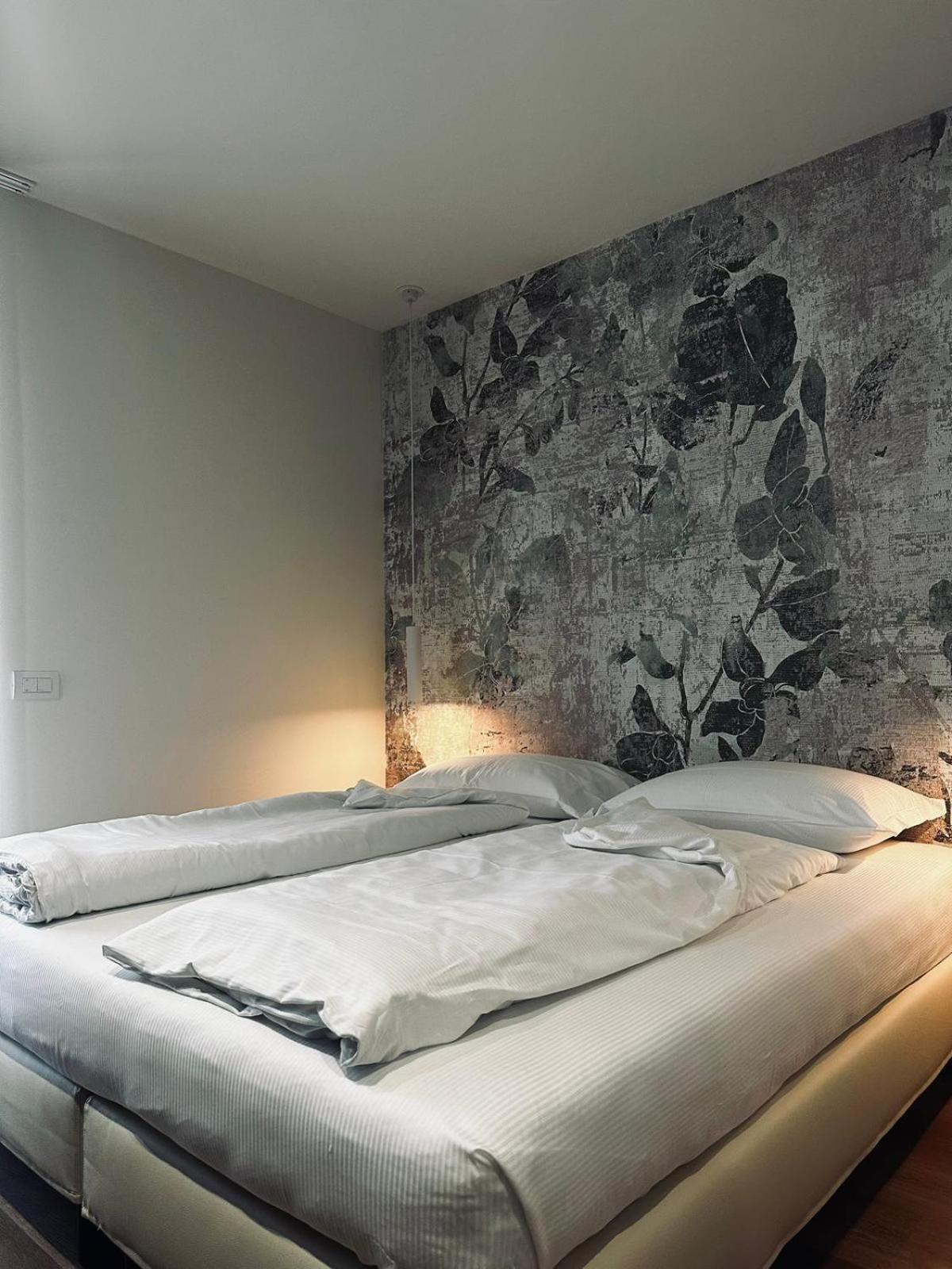 Ad Apartment *